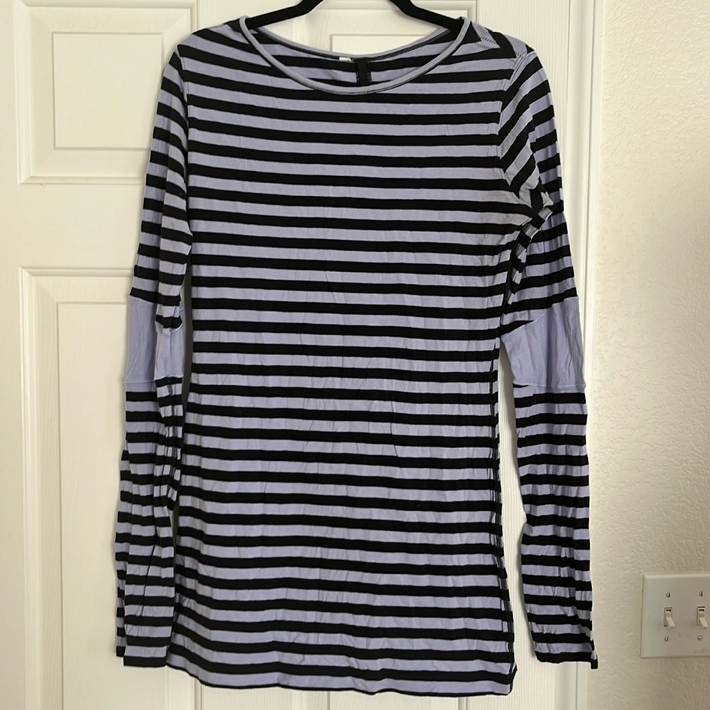 Lululemon purple/black top